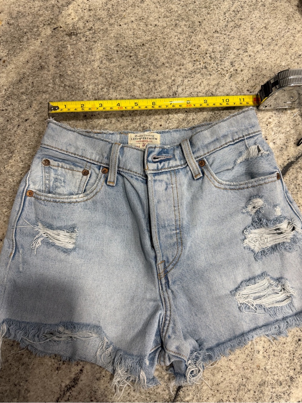 High waisted Levi’s wedgie jeans shorts